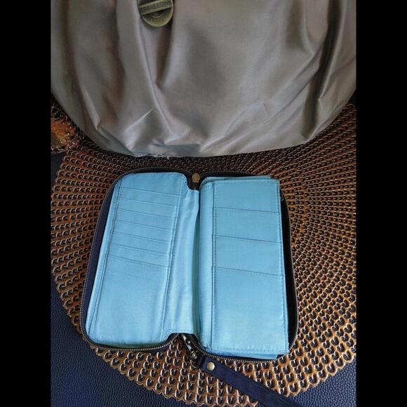 Travelon RFID Blocking Crossbody & Wallet Seg - Picture 5 of 6